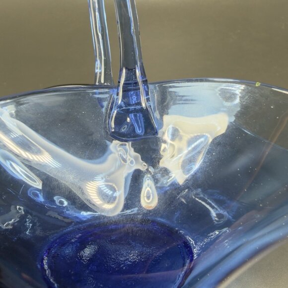 1980s Vintage Art Glass Blue Basket Dish Bowl Trinket Holder Delicate Handle VTG - Picture 12 of 12